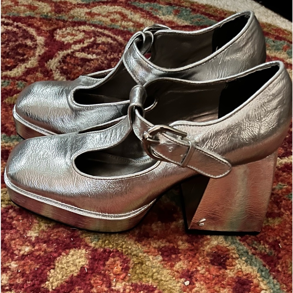 BrandCircus size 8 chunky heel